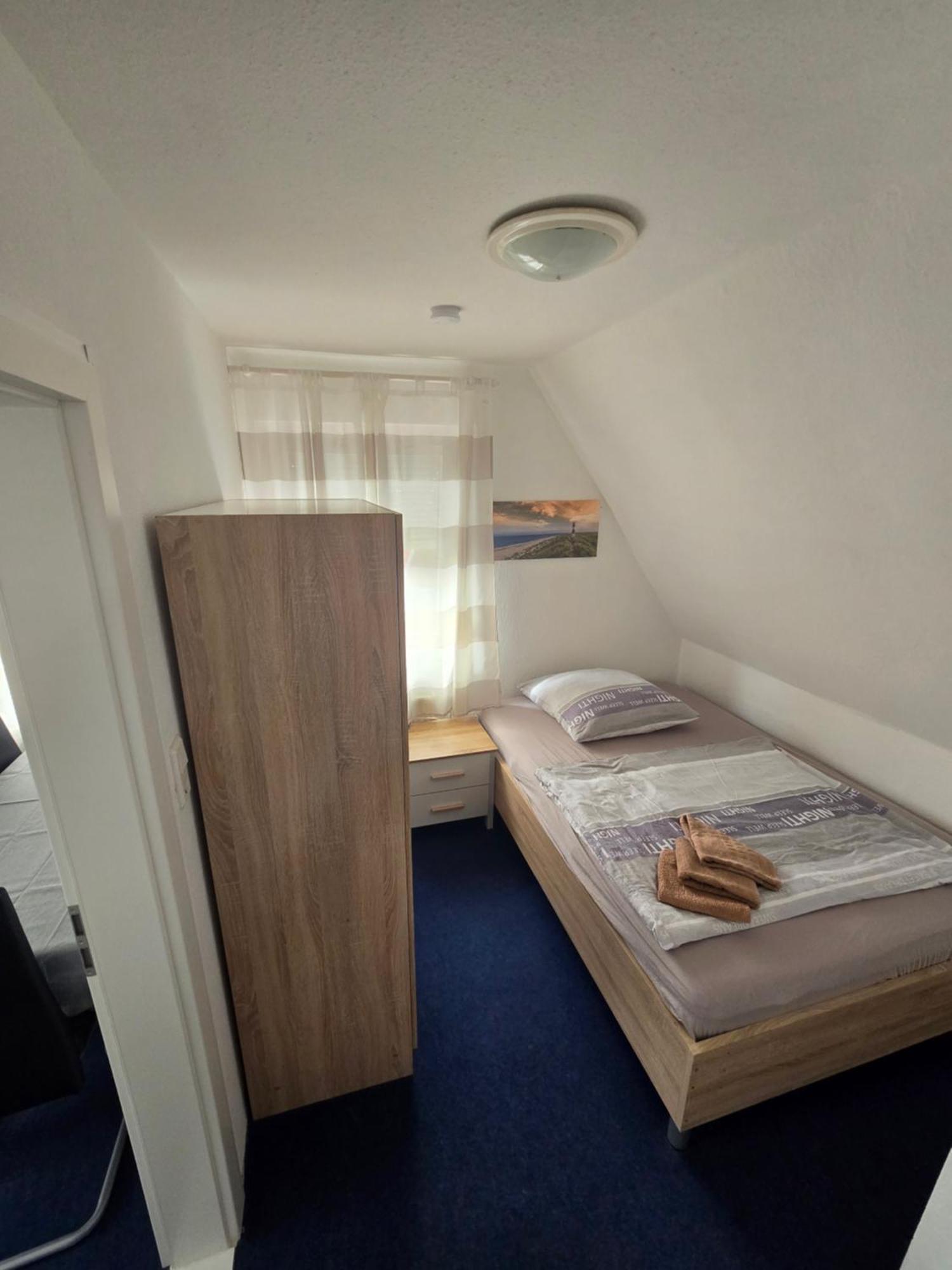 Monteurs-Ferienwohnung Emden Buitenkant foto